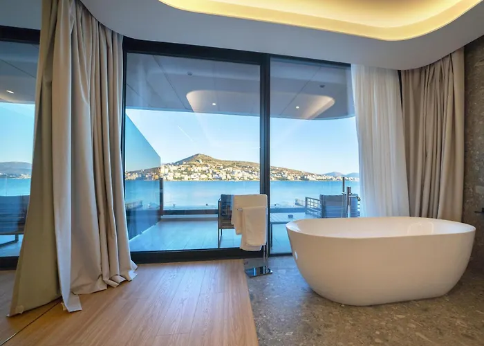 Yacht Premium Hotel