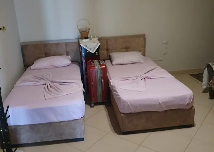 Mona'S Hostel
