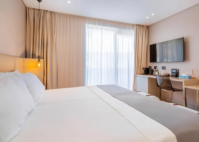 Yacht Premium Hotel